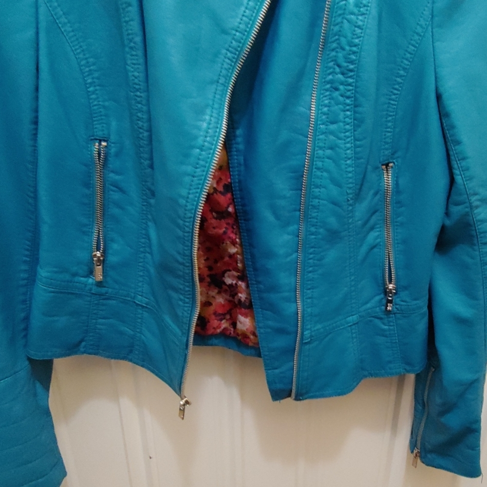 Jacket - Picture 8 of 8